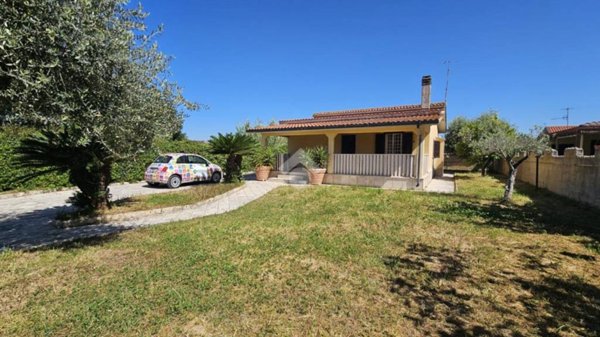 casa indipendente in vendita a Latina in zona Foce Verde
