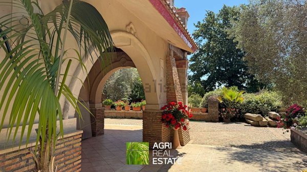 casa indipendente in vendita a Latina in zona Torre Tre Ponti
