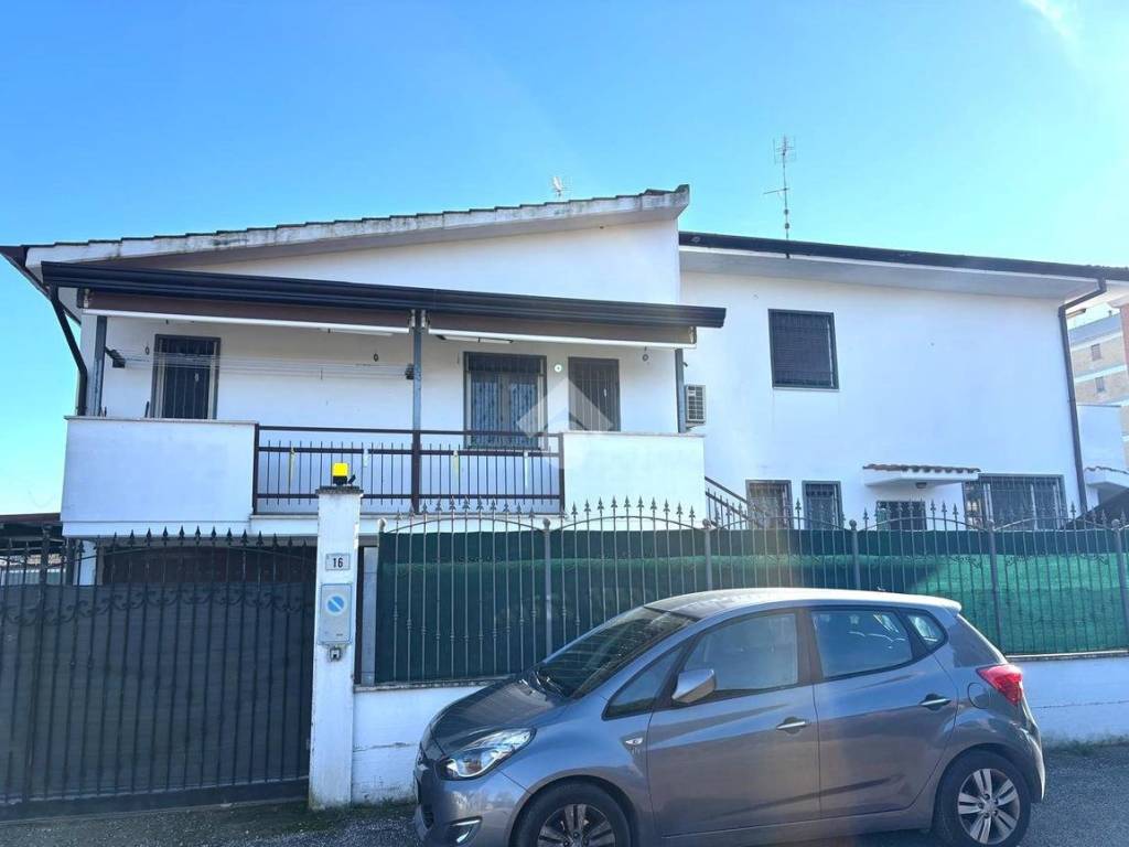 casa indipendente in vendita a Latina