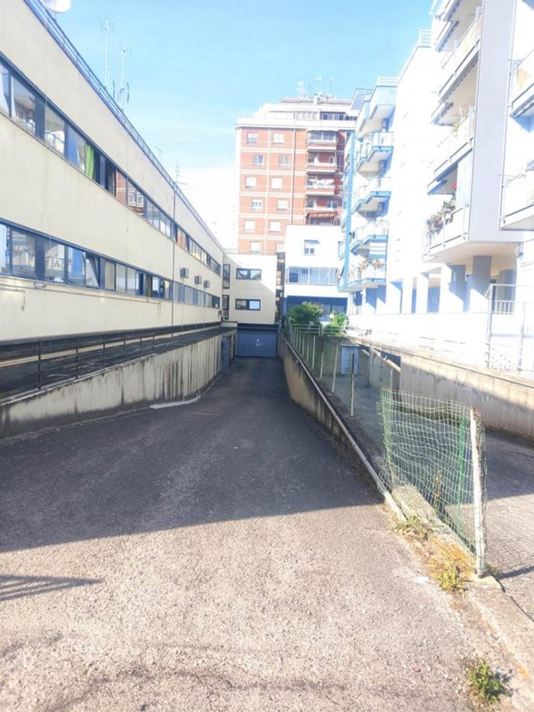 locale di sgombero in vendita a Latina