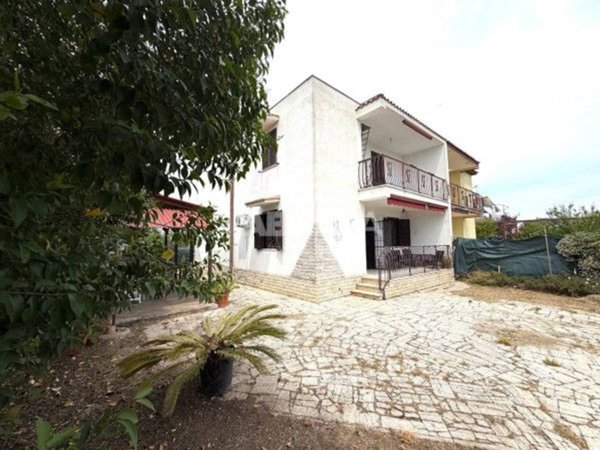 casa indipendente in vendita a Latina in zona Foce Verde