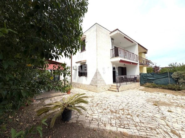 casa indipendente in vendita a Latina in zona Foce Verde