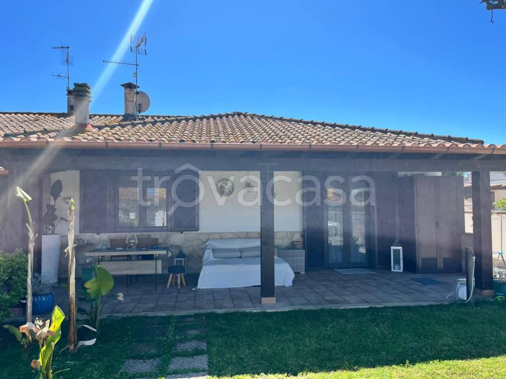 casa indipendente in vendita a Latina in zona Consorzio Anni Verdi