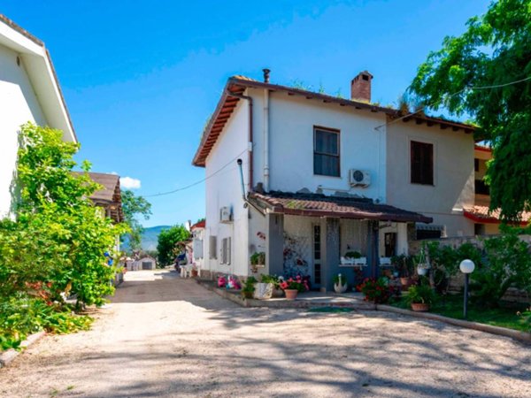 casa indipendente in vendita a Latina in zona Latina Scalo