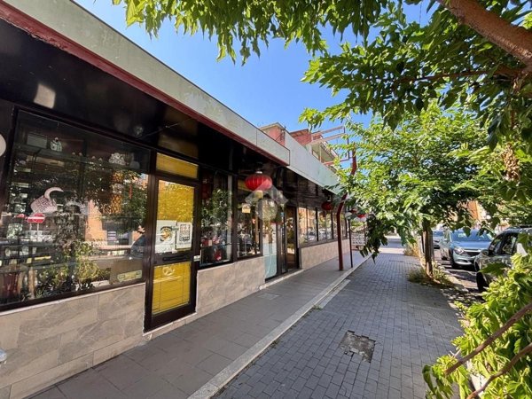 locale commerciale in vendita a Latina