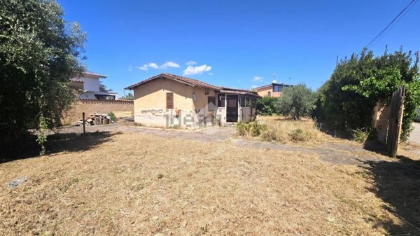 casa indipendente in vendita a Latina in zona Foce Verde
