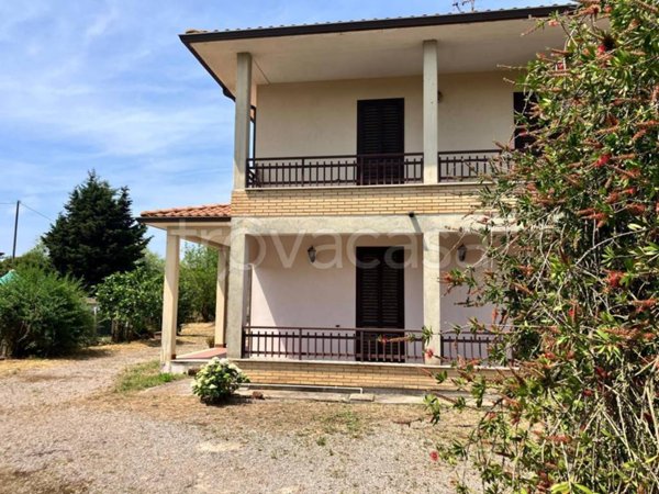 casa indipendente in vendita a Latina in zona Foce Verde
