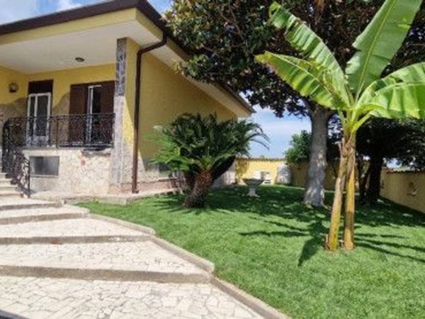 casa indipendente in vendita a Latina in zona Fogliano