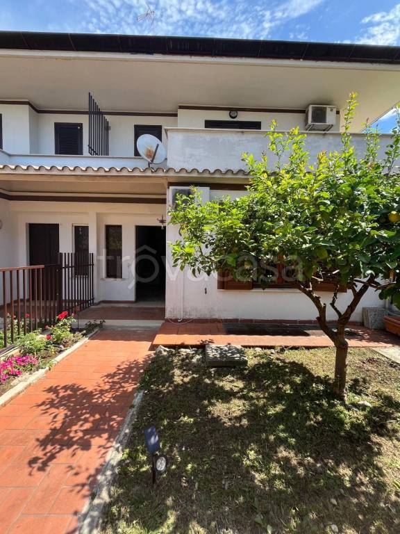 casa indipendente in vendita a Latina