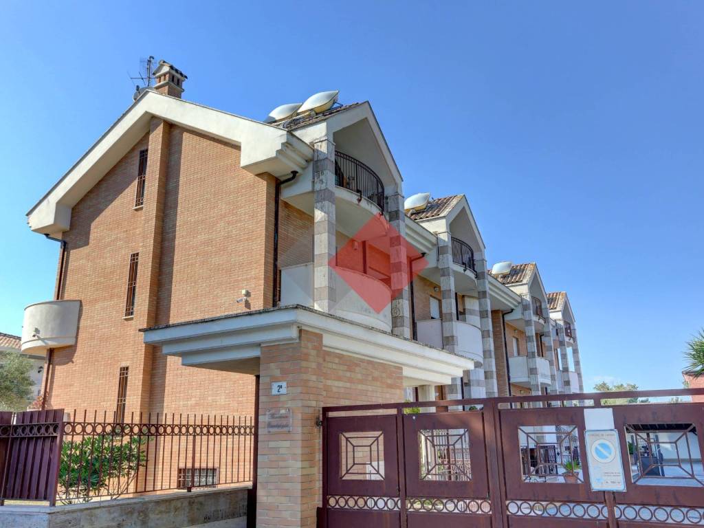 casa indipendente in vendita a Latina