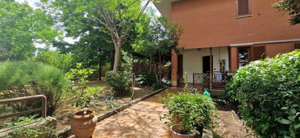 casa indipendente in vendita a Latina