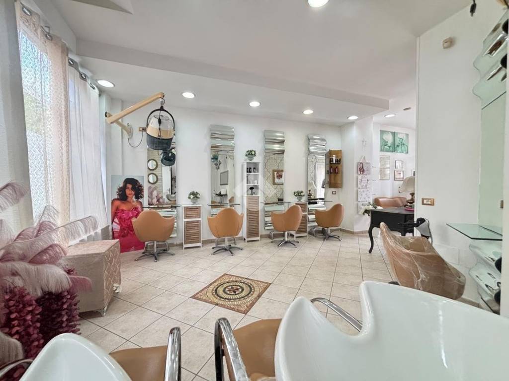 negozio in vendita a Latina in zona Centro Città