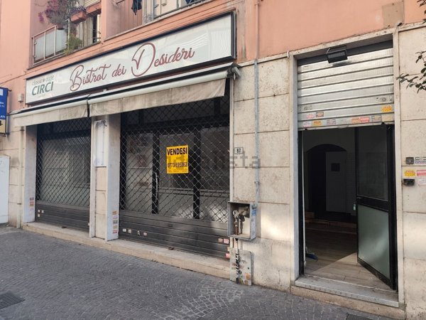 locale commerciale in vendita a Latina