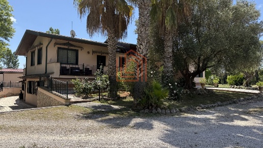 casa indipendente in vendita a Latina in zona Centro Città