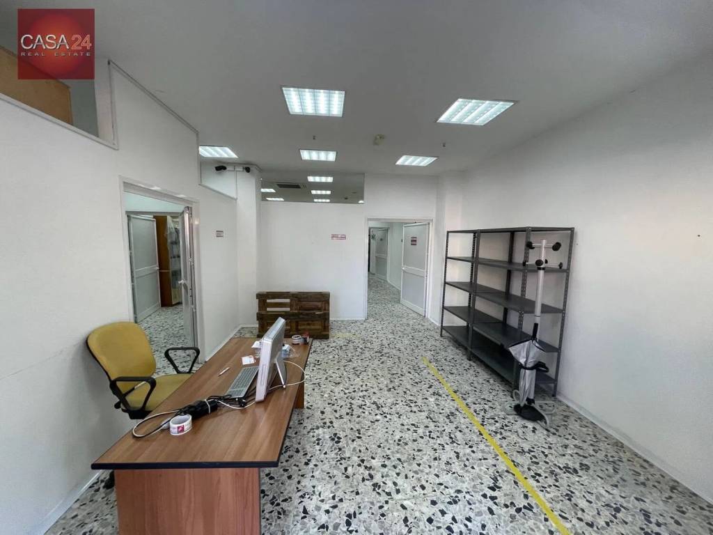 negozio in vendita a Latina in zona Centro Città