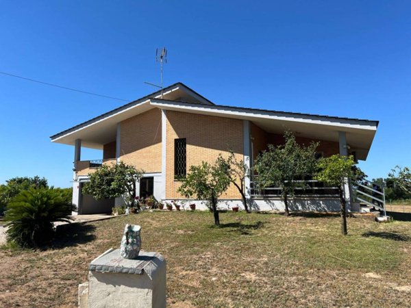 casa indipendente in vendita a Latina