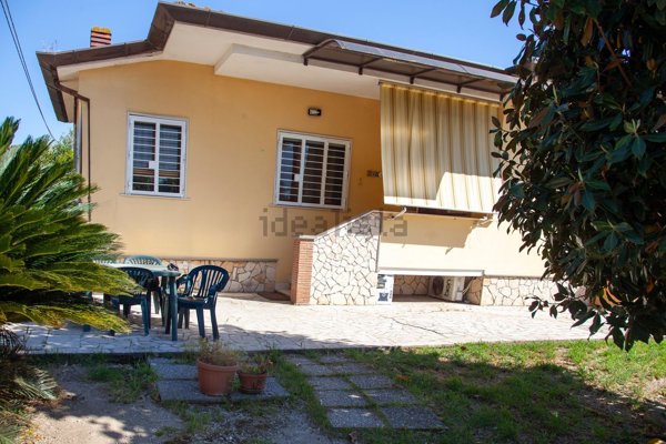 casa indipendente in vendita a Latina in zona Centro Città