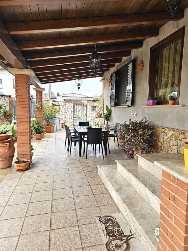 casa indipendente in vendita a Latina