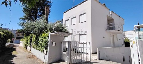 casa indipendente in vendita a Latina in zona Centro Città