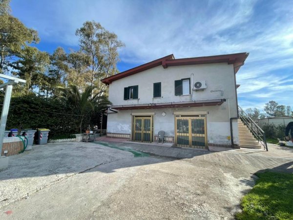 casa indipendente in vendita a Latina in zona Foce Verde