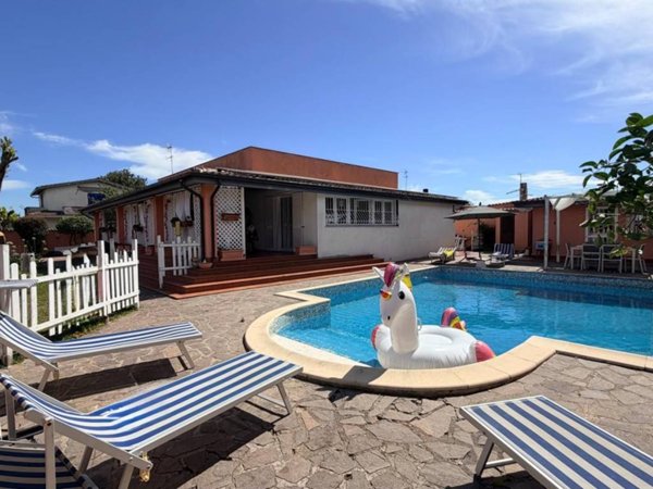 casa indipendente in vendita a Latina in zona Foce Verde