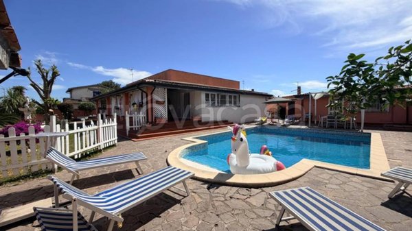 casa indipendente in vendita a Latina in zona Foce Verde