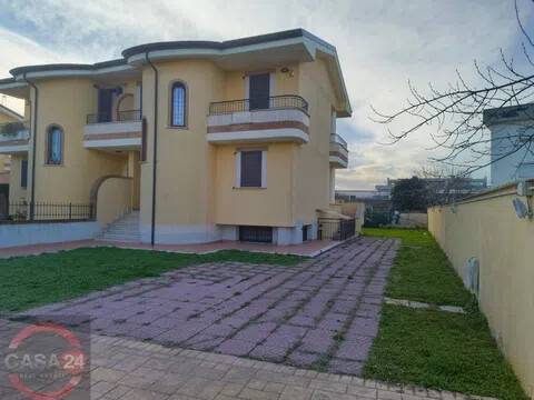 casa indipendente in vendita a Latina in zona Epitaffio