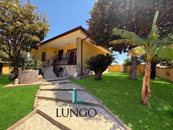 casa indipendente in vendita a Latina