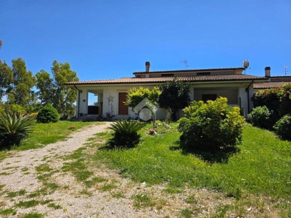 casa indipendente in vendita a Latina