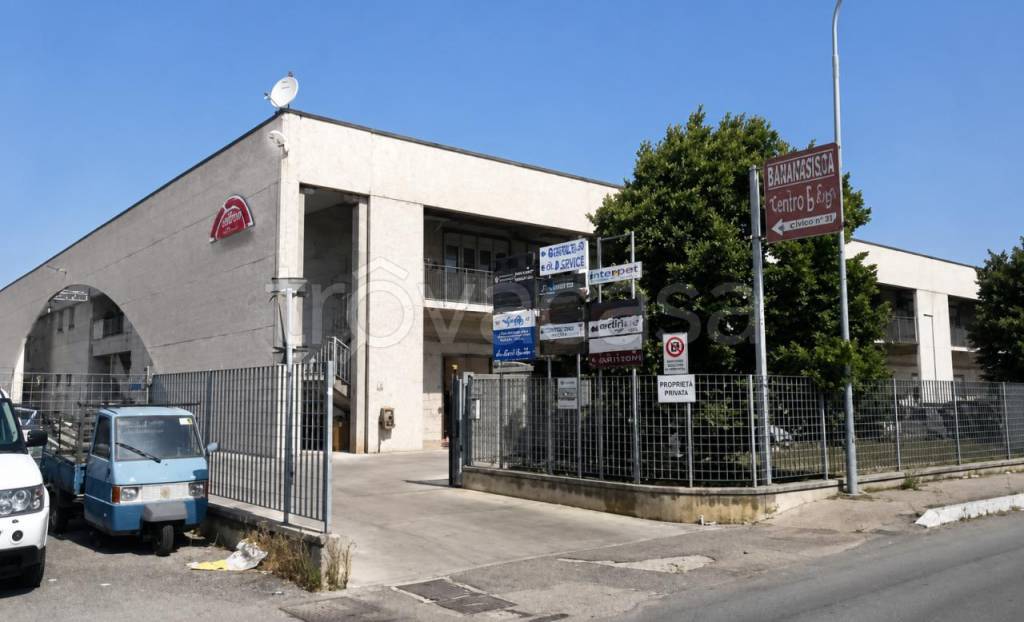 locale commerciale in vendita a Latina in zona Borgo Piave