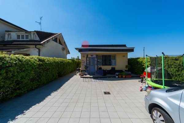 casa indipendente in vendita a Latina
