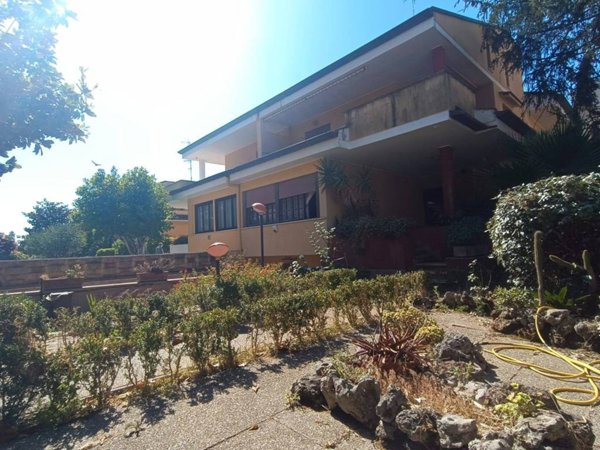casa indipendente in vendita a Latina in zona Centro Città
