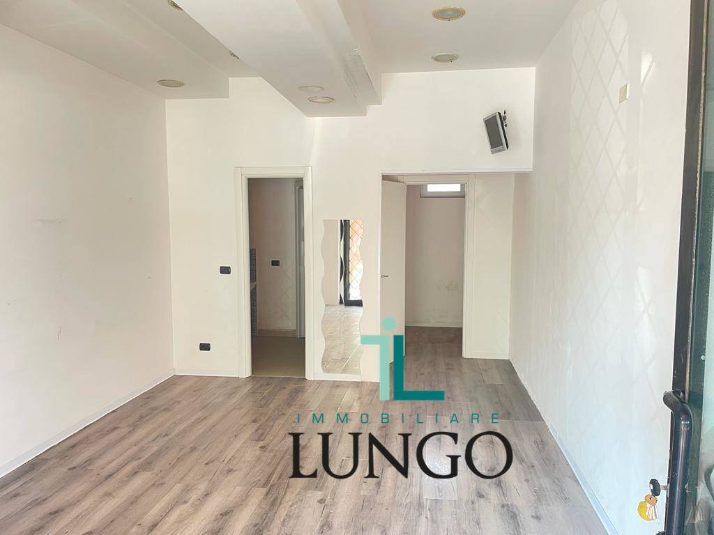 negozio in vendita a Latina in zona Centro Città