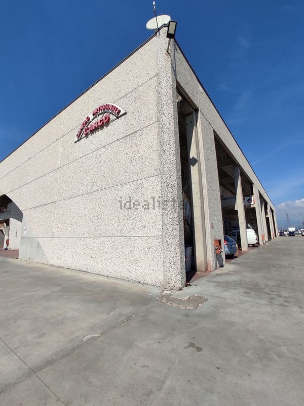 locale commerciale in vendita a Latina