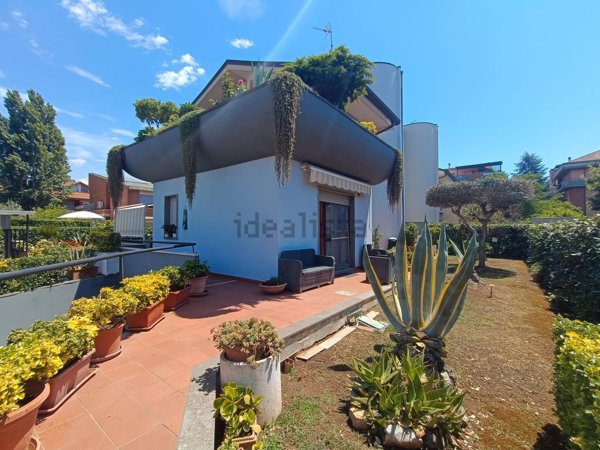 casa indipendente in vendita a Latina