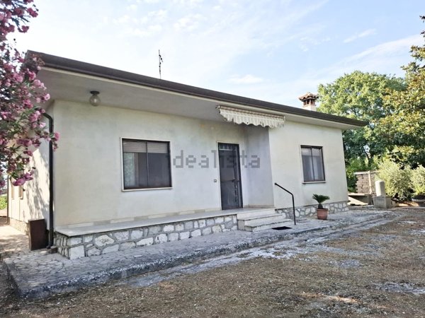 casa indipendente in vendita a Latina in zona Borgo Montello