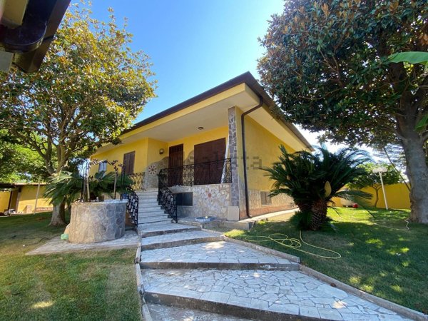 casa indipendente in vendita a Latina