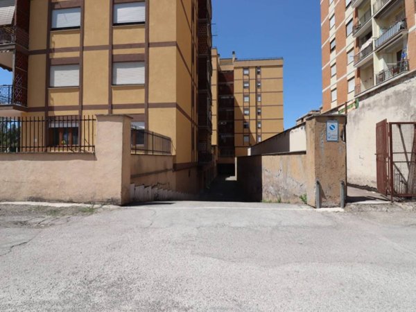 locale di sgombero in vendita a Latina