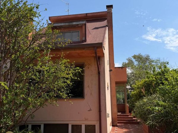casa indipendente in vendita a Latina