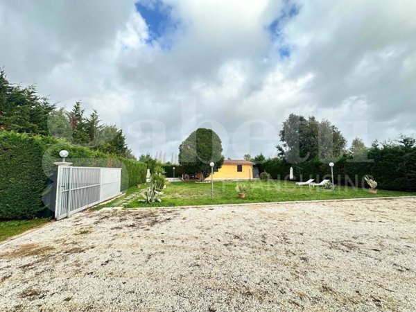 casa indipendente in vendita a Latina in zona Foce Verde