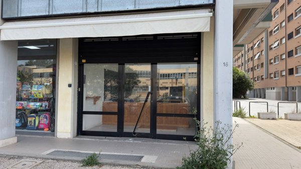 locale commerciale in vendita a Latina