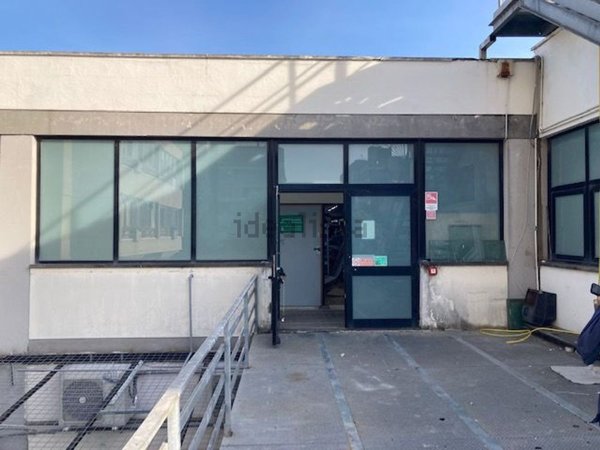 locale commerciale in vendita a Latina