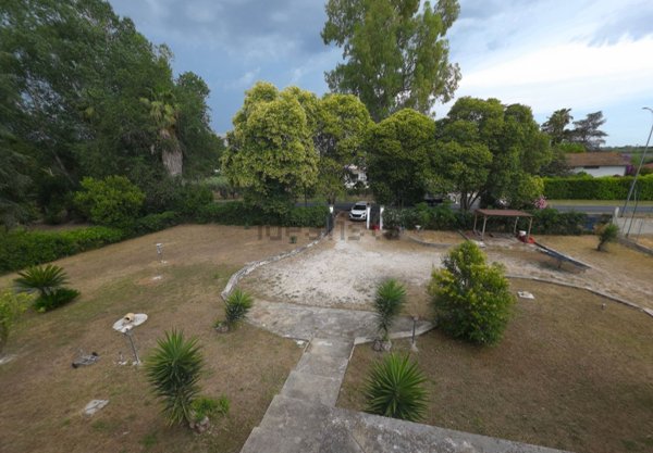casa indipendente in vendita a Latina in zona Borgo Carso