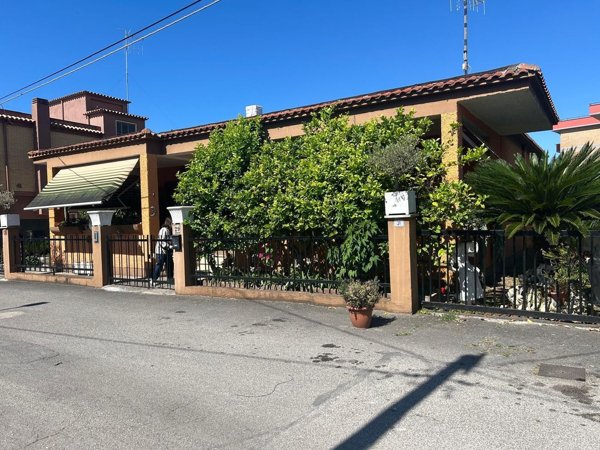 casa indipendente in vendita a Latina in zona Latina Scalo