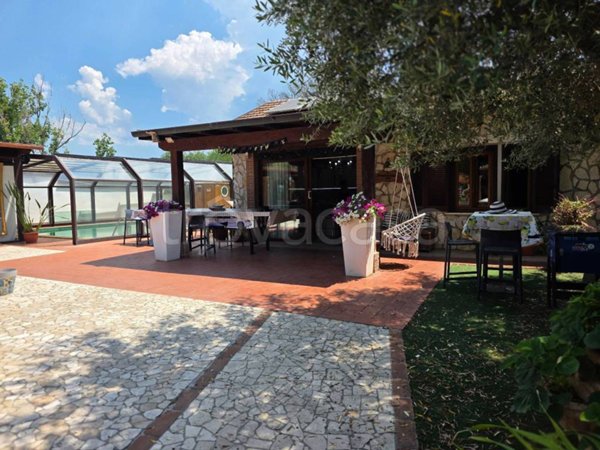 casa indipendente in vendita a Latina in zona Epitaffio