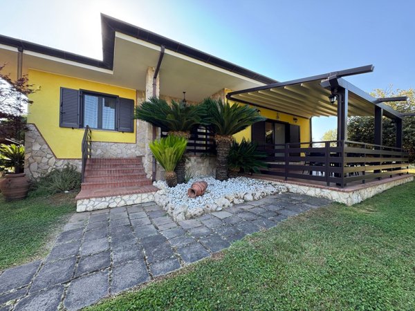 casa indipendente in vendita a Latina in zona Borgo Montello