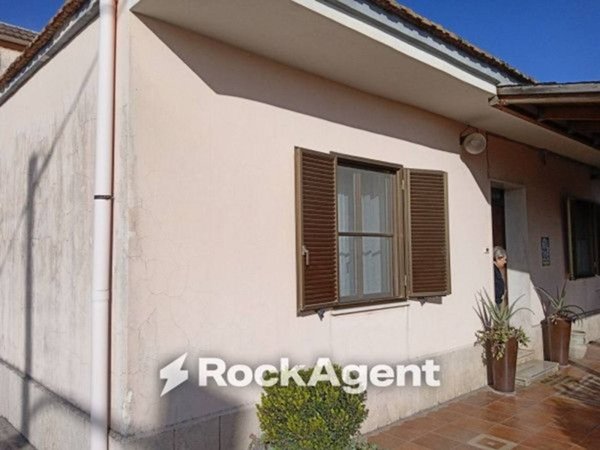 casa indipendente in vendita a Latina in zona Latina Scalo