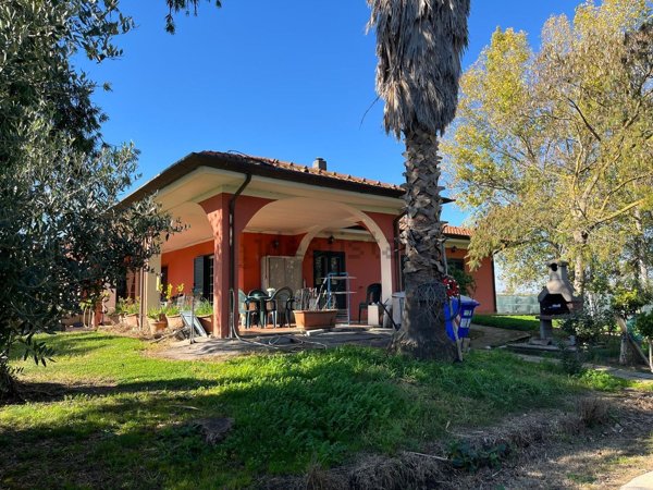 casa indipendente in vendita a Latina in zona Epitaffio