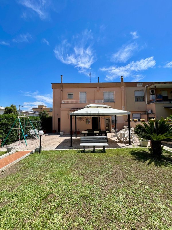 casa indipendente in vendita a Latina