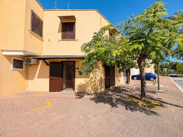 casa indipendente in vendita a Latina